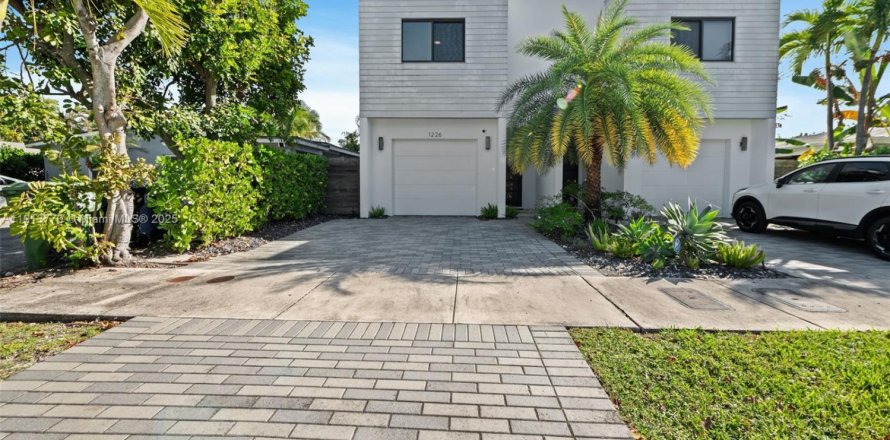 Townhouse in Fort Lauderdale, Florida 3 bedrooms, 177.07 sq.m. № 1968480