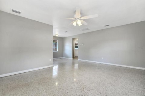 Apartamento en alquiler en Clearwater, Florida, 1 dormitorio, 60.39 m2 № 1618357 - foto 11