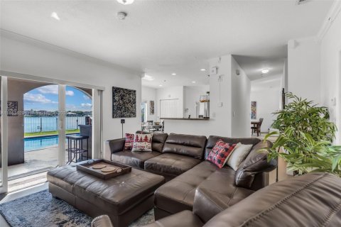 Villa ou maison à vendre à Miami, Floride: 4 chambres, 221.85 m2 № 1871732 - photo 7