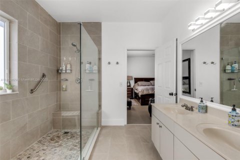 Villa ou maison à vendre à Miami, Floride: 4 chambres, 221.85 m2 № 1871732 - photo 21