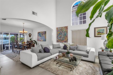 Villa ou maison à vendre à Miami, Floride: 4 chambres, 221.85 m2 № 1871732 - photo 5