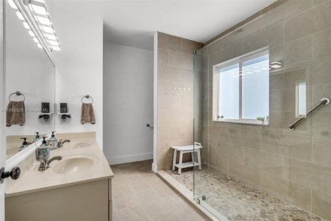 Villa ou maison à vendre à Miami, Floride: 4 chambres, 221.85 m2 № 1871732 - photo 19