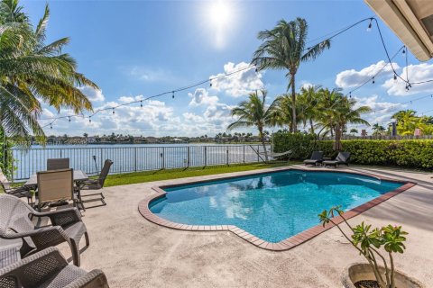 Villa ou maison à vendre à Miami, Floride: 4 chambres, 221.85 m2 № 1871732 - photo 29