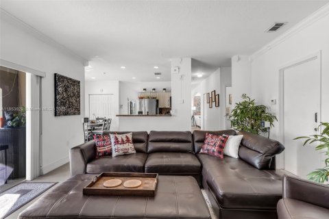 Villa ou maison à vendre à Miami, Floride: 4 chambres, 221.85 m2 № 1871732 - photo 8