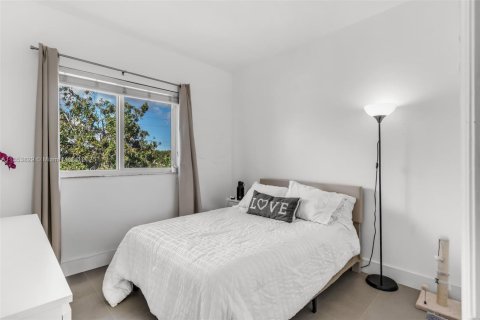 Villa ou maison à vendre à Miami, Floride: 4 chambres, 221.85 m2 № 1871732 - photo 23