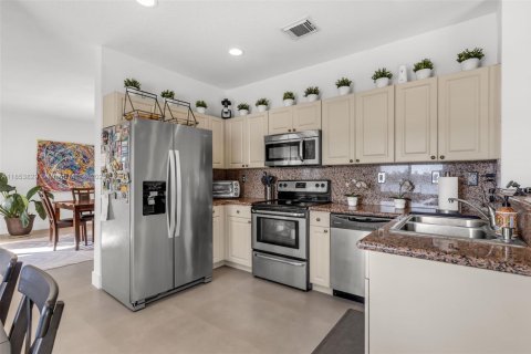 Villa ou maison à vendre à Miami, Floride: 4 chambres, 221.85 m2 № 1871732 - photo 11