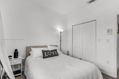 Villa ou maison à vendre à Miami, Floride: 4 chambres, 221.85 m2 № 1871732 - photo 24