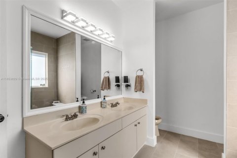 Villa ou maison à vendre à Miami, Floride: 4 chambres, 221.85 m2 № 1871732 - photo 20