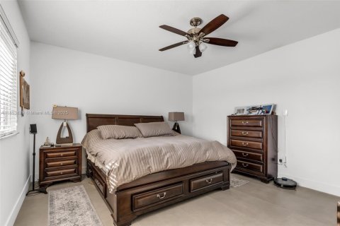 Villa ou maison à vendre à Miami, Floride: 4 chambres, 221.85 m2 № 1871732 - photo 18