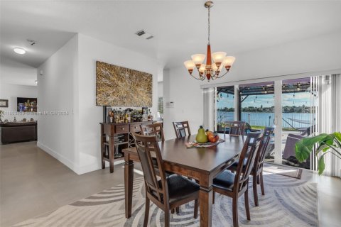 Villa ou maison à vendre à Miami, Floride: 4 chambres, 221.85 m2 № 1871732 - photo 16