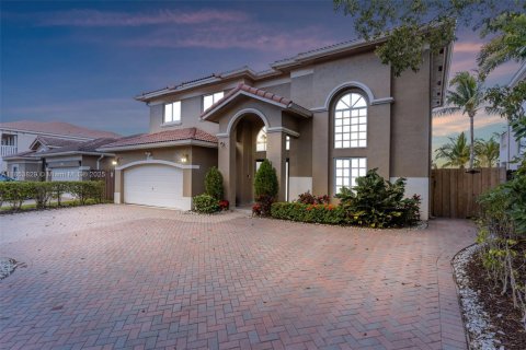 Villa ou maison à vendre à Miami, Floride: 4 chambres, 221.85 m2 № 1871732 - photo 4