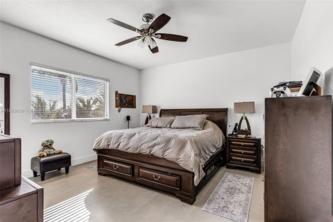 Villa ou maison à vendre à Miami, Floride: 4 chambres, 221.85 m2 № 1871732 - photo 17