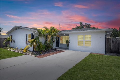 Villa ou maison à Saint Petersburg, Floride 4 chambres, 193.89 m2 № 2111660