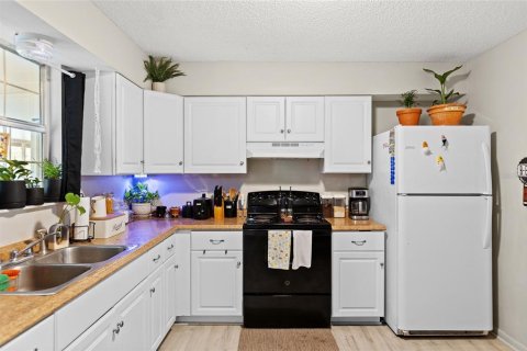 House in Inverness, Florida 3 bedrooms, 115.94 sq.m. № 2205851 - photo 11