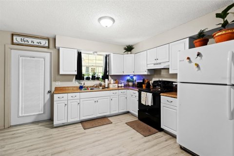 House in Inverness, Florida 3 bedrooms, 115.94 sq.m. № 2205851 - photo 9