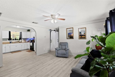 House in Inverness, Florida 3 bedrooms, 115.94 sq.m. № 2205851 - photo 8