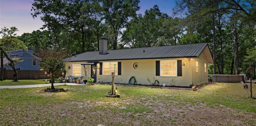 House in Inverness, Florida 3 bedrooms, 115.94 sq.m. № 2205851