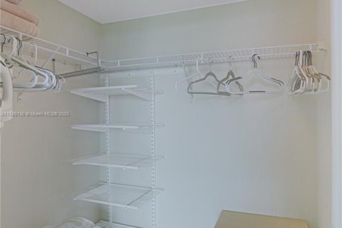 Купить кондоминиум в Майами, Флорида 2 спальни, 127м2, № 2012196 - фото 23