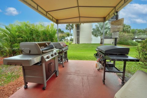 Condo in Lauderhill, Florida, 2 bedrooms  № 1812155 - photo 21