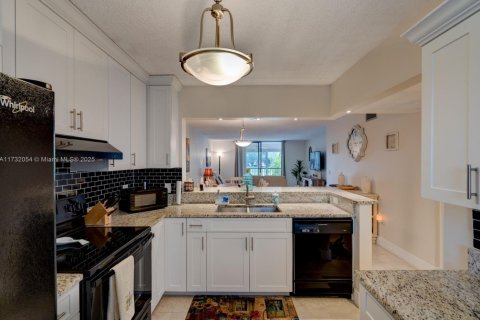 Condo in Lauderhill, Florida, 2 bedrooms  № 1812155 - photo 25