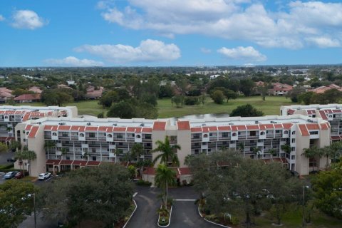 Condo in Lauderhill, Florida, 2 bedrooms  № 1812155 - photo 1