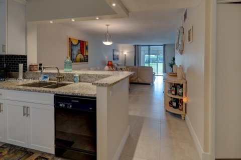 Condo in Lauderhill, Florida, 2 bedrooms  № 1812155 - photo 29
