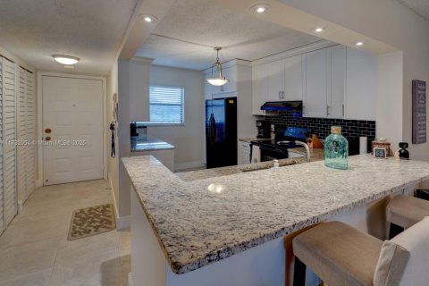 Condo in Lauderhill, Florida, 2 bedrooms  № 1812155 - photo 26