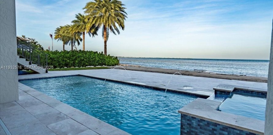 Casa en Marathon, Florida 5 dormitorios, 319.03 m2 № 1990969