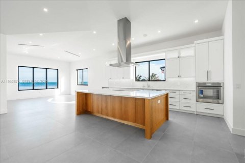 Casa en venta en Marathon, Florida, 5 dormitorios, 319.03 m2 № 1990969 - foto 10