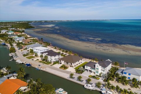 Casa en venta en Marathon, Florida, 5 dormitorios, 319.03 m2 № 1990969 - foto 5