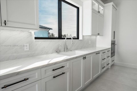 Casa en venta en Marathon, Florida, 5 dormitorios, 319.03 m2 № 1990969 - foto 18