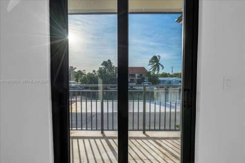 Casa en venta en Marathon, Florida, 5 dormitorios, 319.03 m2 № 1990969 - foto 28