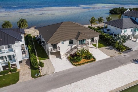 Casa en venta en Marathon, Florida, 5 dormitorios, 319.03 m2 № 1990969 - foto 3