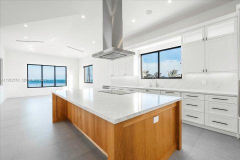 Casa en venta en Marathon, Florida, 5 dormitorios, 319.03 m2 № 1990969 - foto 11