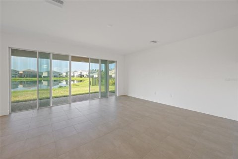 House in Wesley Chapel, Florida 5 bedrooms, 302.03 sq.m. № 2216756 - photo 10