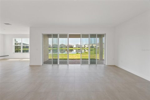 House in Wesley Chapel, Florida 5 bedrooms, 302.03 sq.m. № 2216756 - photo 8