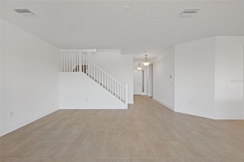 House in Wesley Chapel, Florida 5 bedrooms, 302.03 sq.m. № 2216756 - photo 11