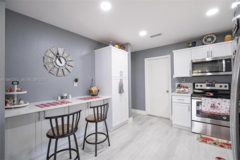 Casa en venta en Tamarac, Florida, 3 dormitorios, 149.76 m2 № 2006154 - foto 7