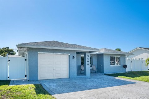 Casa en venta en Tamarac, Florida, 3 dormitorios, 149.76 m2 № 2006154 - foto 2