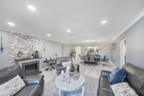 Casa en venta en Tamarac, Florida, 3 dormitorios, 149.76 m2 № 2006154 - foto 5