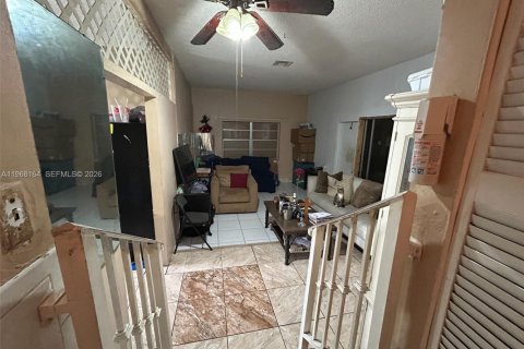 Casa en venta en Miami Gardens, Florida, 3 dormitorios, 138.05 m2 № 2029322 - foto 5