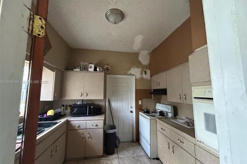 Casa en venta en Miami Gardens, Florida, 3 dormitorios, 138.05 m2 № 2029322 - foto 4