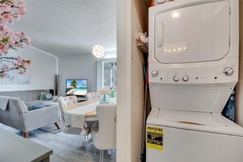 Купить кондоминиум в Киссимми, Флорида 3 комнаты, 84.54м2, № 1902369 - фото 27