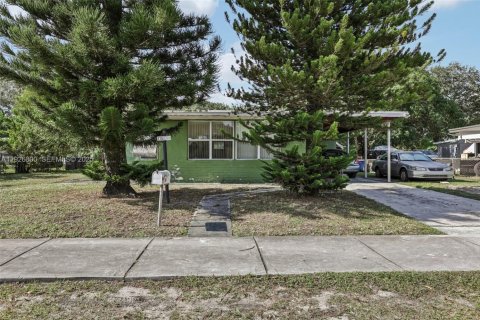Villa ou maison à vendre à Miami Gardens, Floride: 2 chambres, 100.71 m2 № 1986087 - photo 29