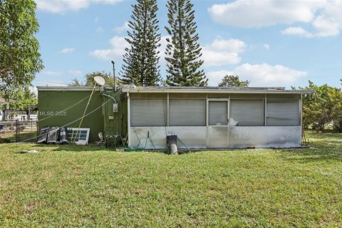 Villa ou maison à vendre à Miami Gardens, Floride: 2 chambres, 100.71 m2 № 1986087 - photo 24