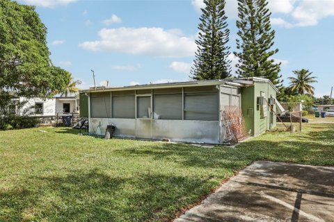 Villa ou maison à vendre à Miami Gardens, Floride: 2 chambres, 100.71 m2 № 1986087 - photo 25