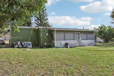 Villa ou maison à vendre à Miami Gardens, Floride: 2 chambres, 100.71 m2 № 1986087 - photo 22