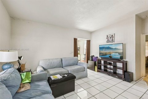 Villa ou maison à vendre à Miami Gardens, Floride: 2 chambres, 100.71 m2 № 1986087 - photo 7