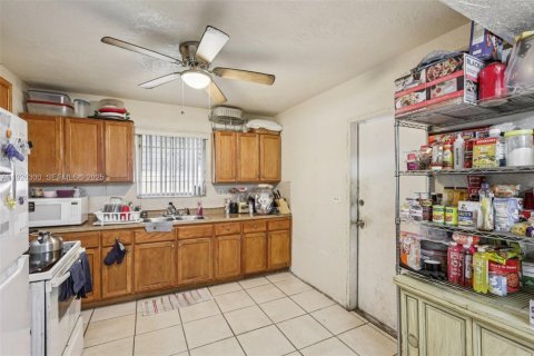 Villa ou maison à vendre à Miami Gardens, Floride: 2 chambres, 100.71 m2 № 1986087 - photo 11