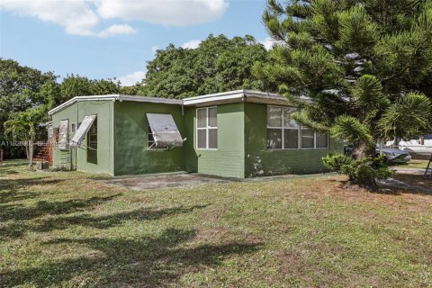 Villa ou maison à vendre à Miami Gardens, Floride: 2 chambres, 100.71 m2 № 1986087 - photo 28